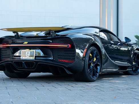 Used 2020 Bugatti Chiron image 3