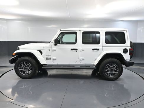 Used 2024 Jeep Wrangler Unlimited Sahara w/ Technology Group AWD/4WD image 11