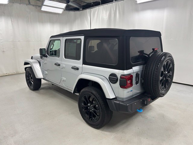 Used 2024 Jeep Wrangler Unlimited Sahara AWD/4WD image 7