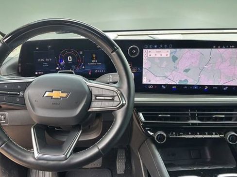 Used 2024 Chevrolet Traverse LT w/ Enhanced Driving Package FWD image 9