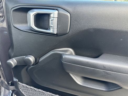 Used 2022 Jeep Wrangler Unlimited Sport image 32