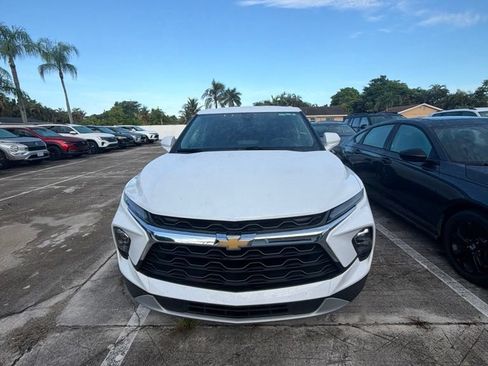 Used 2025 Chevrolet Blazer LT FWD image 2
