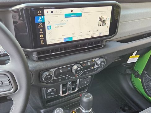 New 2025 Jeep Gladiator Sport image 21