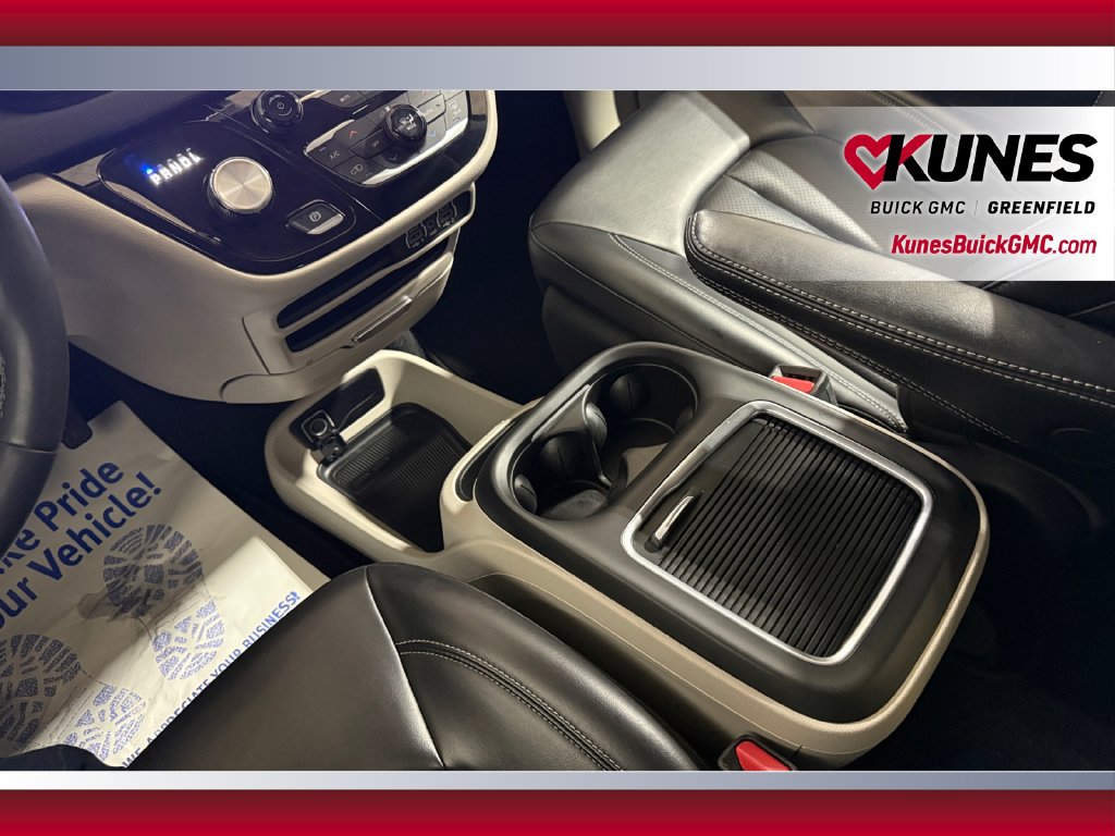 Used 2023 Chrysler Pacifica Touring-L FWD image 30