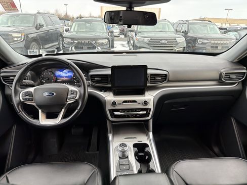 Used 2021 Ford Explorer XLT w/ Equipment Group 202A image 10