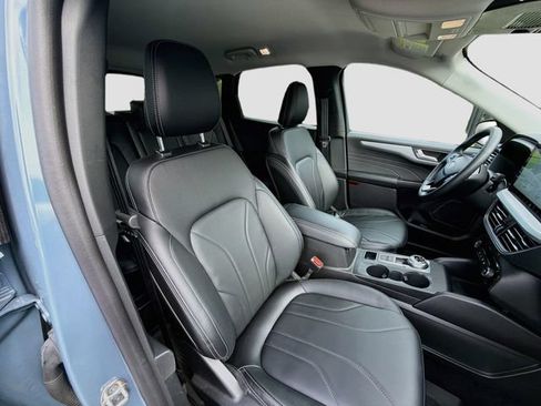 Used 2025 Ford Escape Platinum w/ Premium Technology Package AWD/4WD image 27