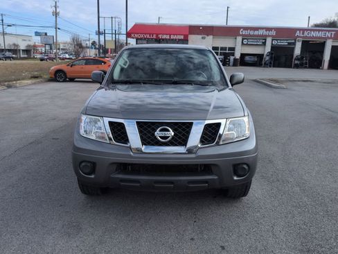 Used 2019 Nissan Frontier SV image 3