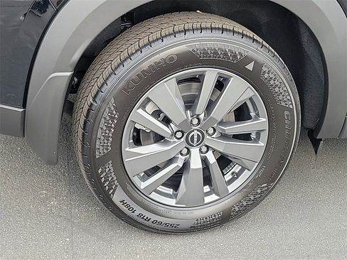 New 2025 Nissan Pathfinder SV image 3