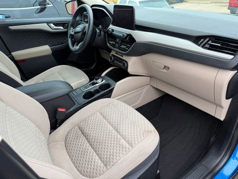 Used 2020 Ford Escape SE FWD image 3