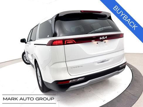 Used 2024 Kia Carnival LX FWD image 6