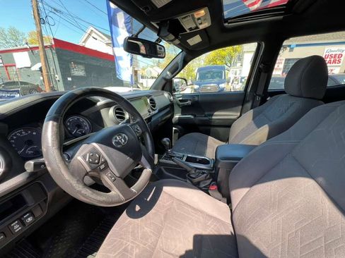 Used 2017 Toyota Tacoma TRD Off-Road image 31