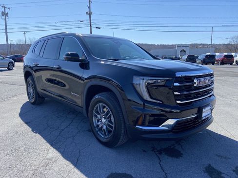 Used 2025 GMC Acadia Elevation image 1