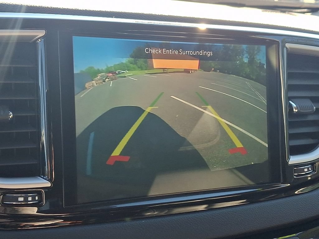 Used 2023 Chrysler Pacifica Touring-L FWD image 18