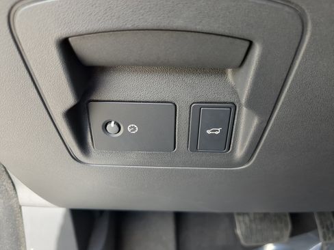 Used 2025 Land Rover Range Rover Velar S image 25