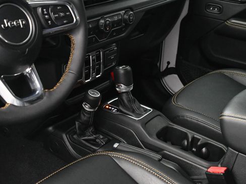 Used 2024 Jeep Wrangler Sahara image 35