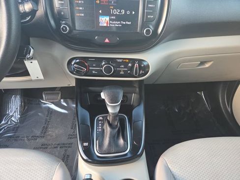 Used 2022 Kia Soul LX FWD image 11