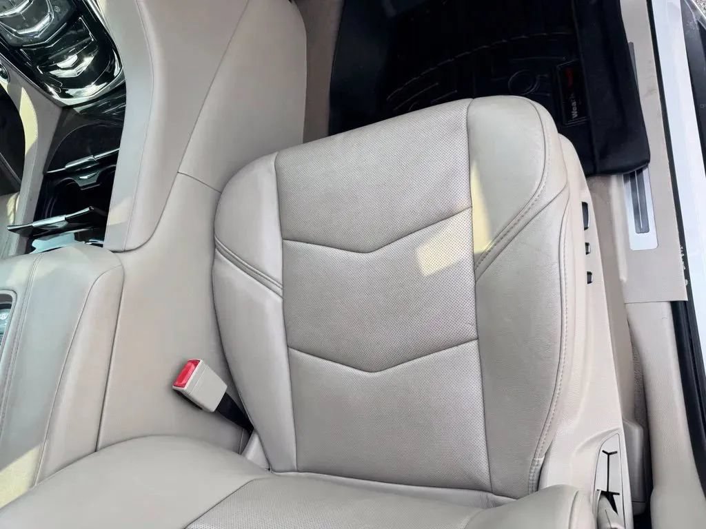 Used 2018 Cadillac Escalade Luxury AWD/4WD image 15