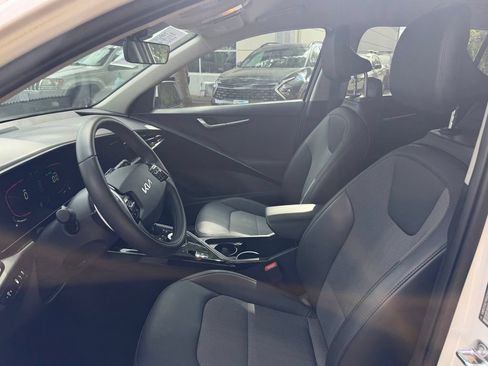 Certified 2025 Kia Niro EX w/ EX Cold Weather Package FWD image 20