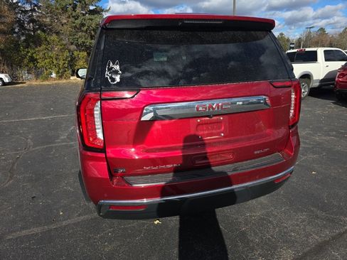 Used 2024 GMC Yukon SLT w/ SLT Luxury Package image 6