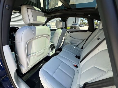Used 2025 Porsche Macan image 28