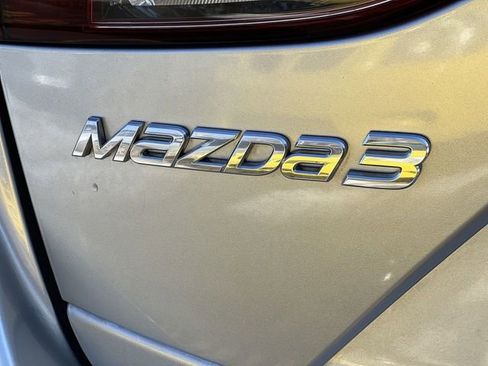 Used 2018 MAZDA MAZDA3 Touring image 11