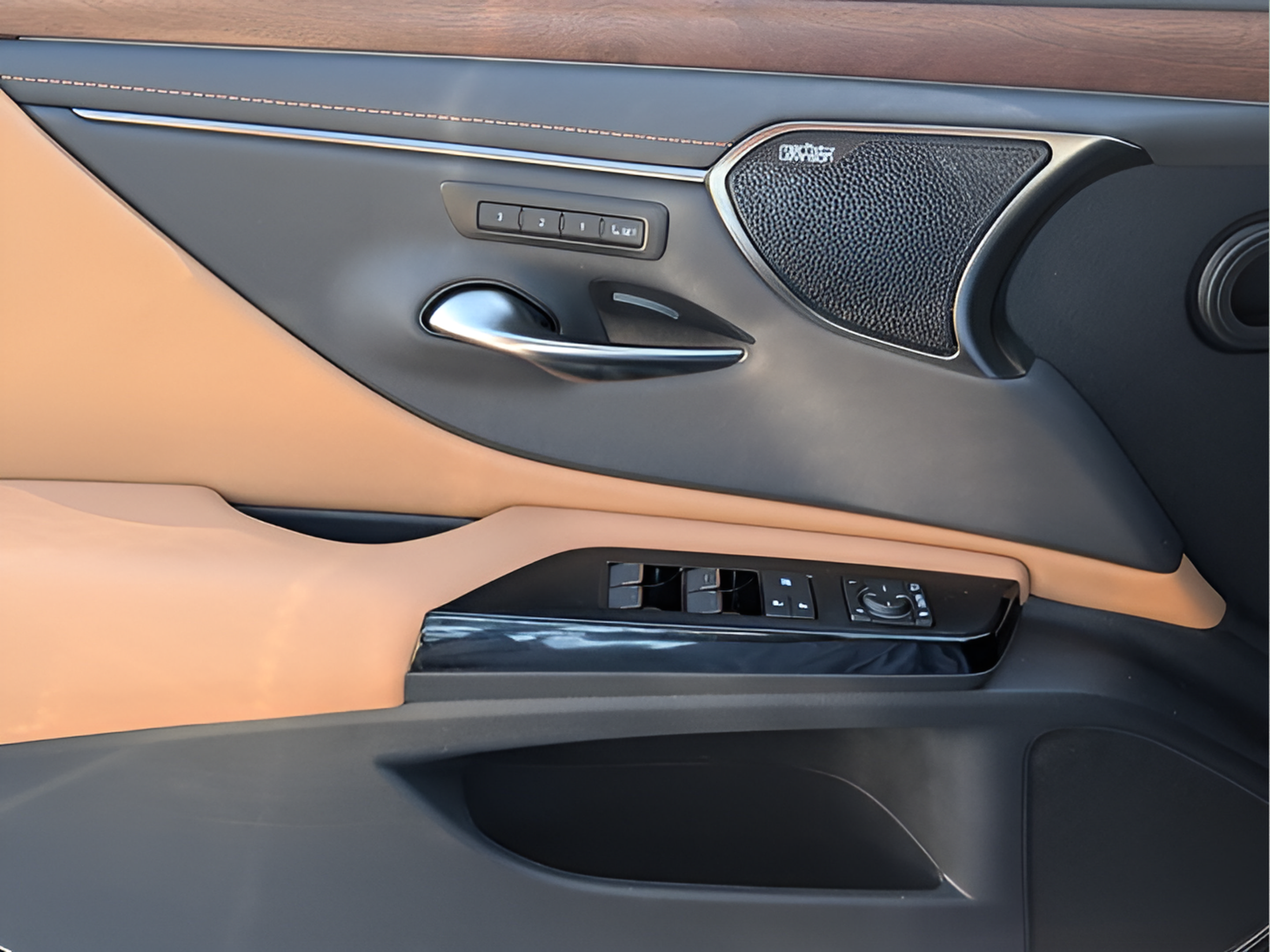Certified 2025 Lexus ES 300h Ultra Luxury w/ Accessory Package (Z2) FWD image 29