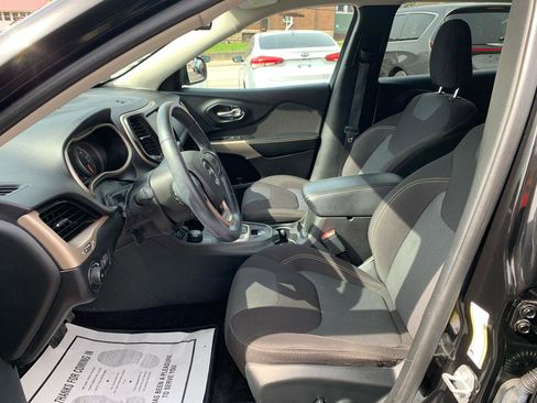 Used 2017 Jeep Cherokee Latitude w/ Safety/Convenience Group image 13