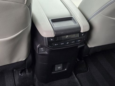 Used 2025 Toyota Grand Highlander AWD Hybrid image 28