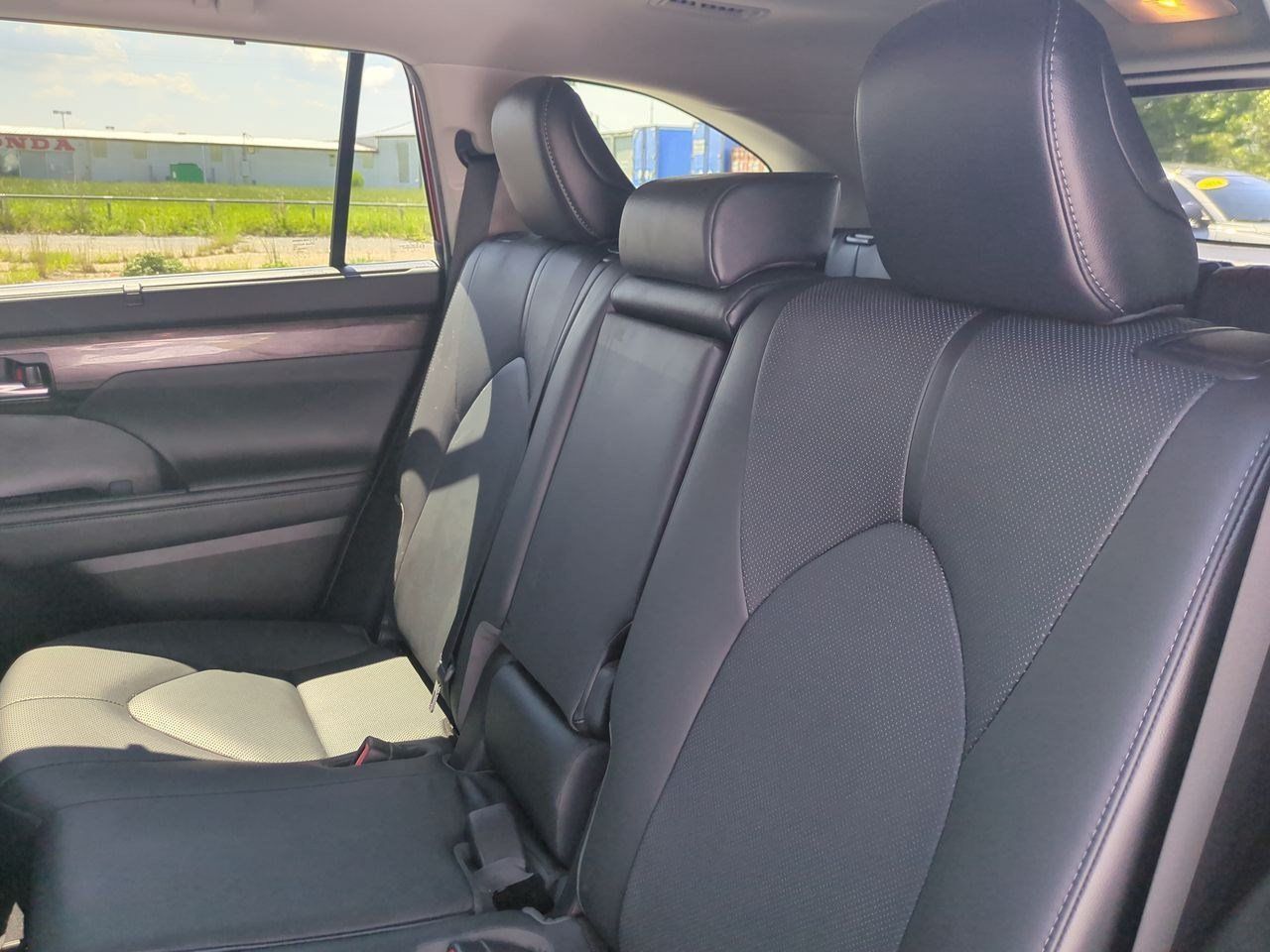 Used 2021 Toyota Highlander Limited FWD image 32
