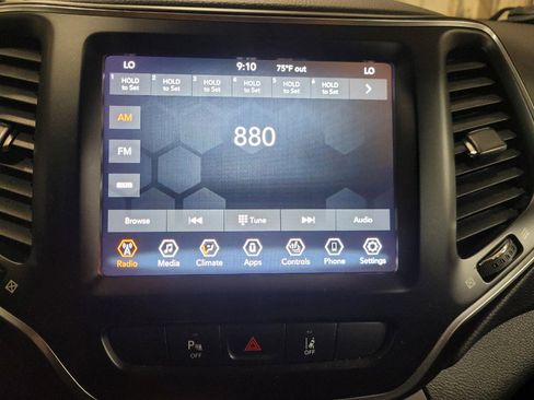 Used 2021 Jeep Cherokee Latitude Lux w/ Comfort/Convenience Group AWD/4WD image 25