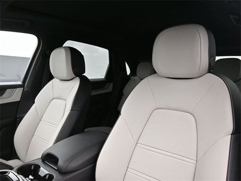 New 2025 Porsche Cayenne E-Hybrid image 5