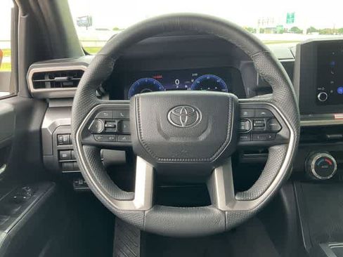 Certified 2025 Toyota Tacoma TRD Off-Road AWD/4WD image 20
