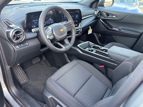 Used 2026 Chevrolet Equinox LT image 7