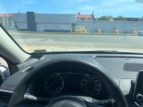 Used 2025 Nissan Altima 2.5 SV FWD image 35