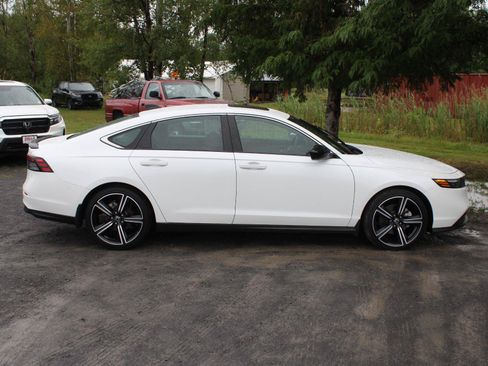 Used 2023 Honda Accord Sport image 4