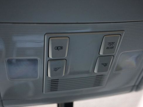 Used 2021 Volkswagen Tiguan SE FWD image 33