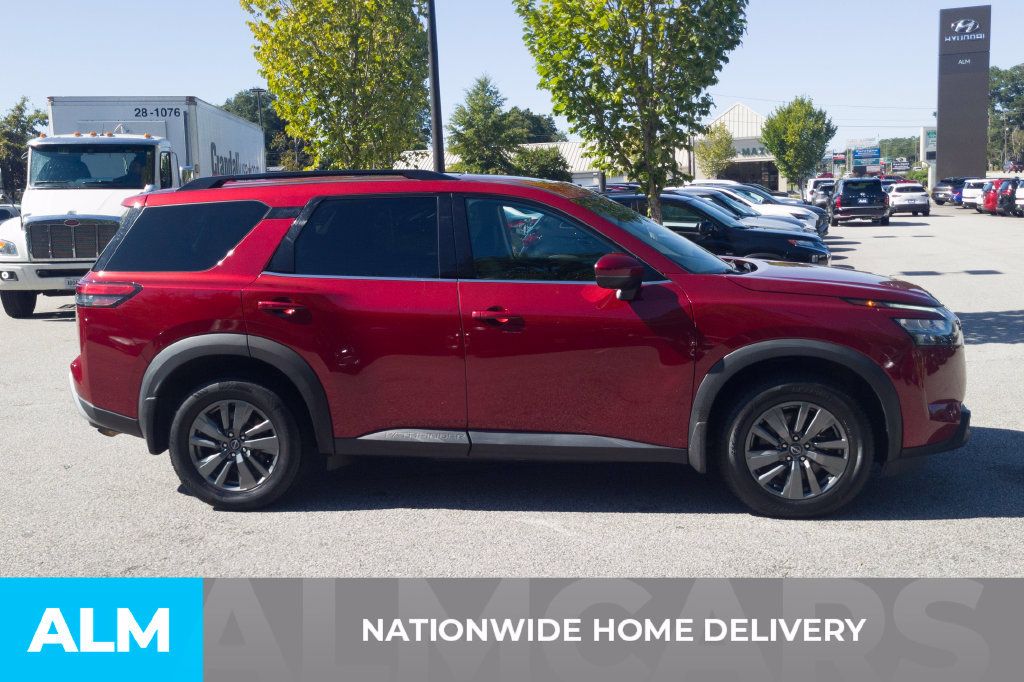 Used 2024 Nissan Pathfinder SV AWD/4WD image 4