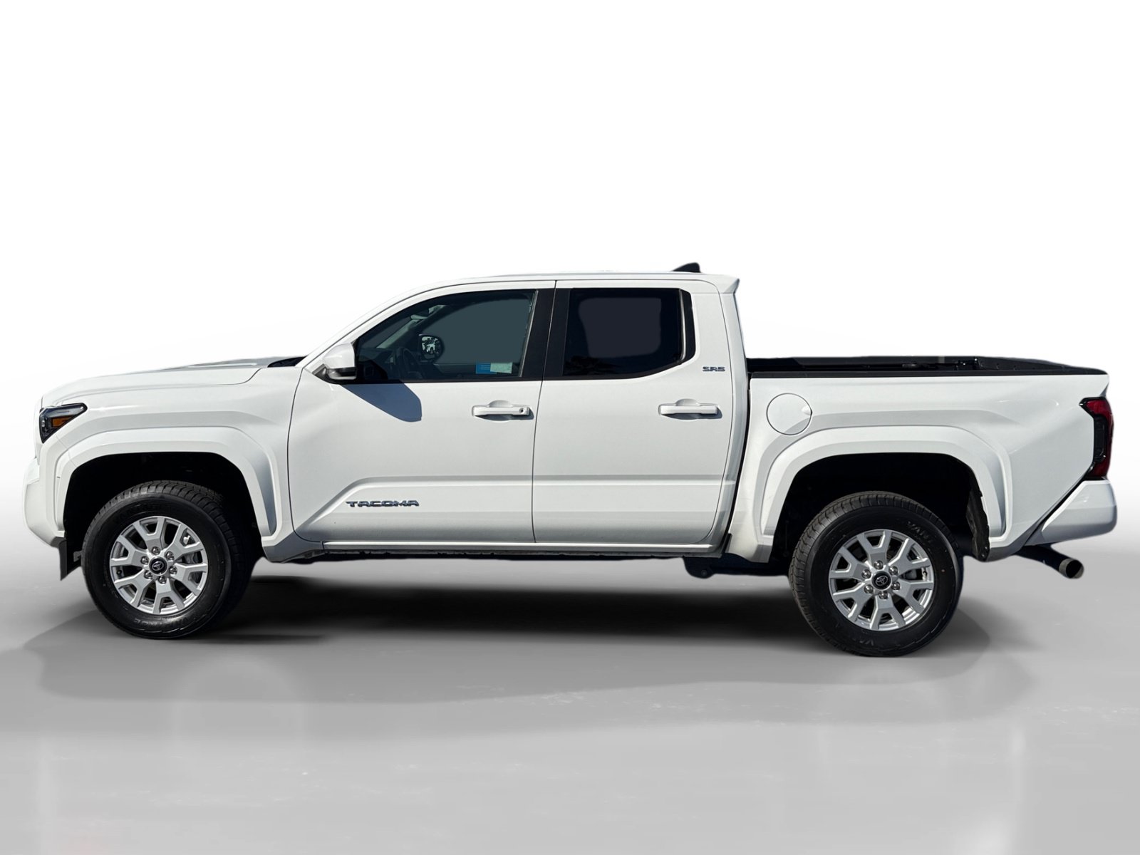 Used 2025 Toyota Tacoma SR5 AWD/4WD image 2