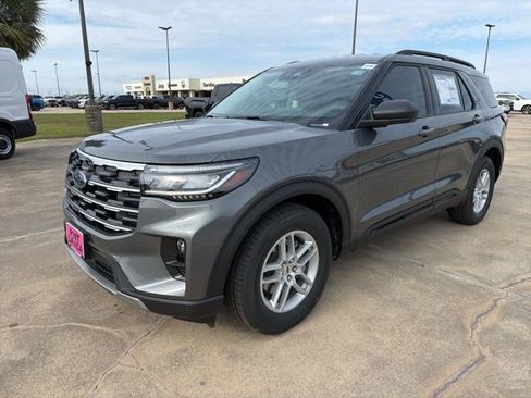 New 2026 Ford Explorer Active w/ Active Comfort Package image 3