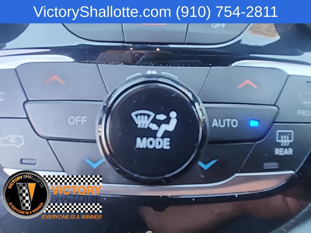 Used 2025 Chrysler Pacifica Limited FWD image 13