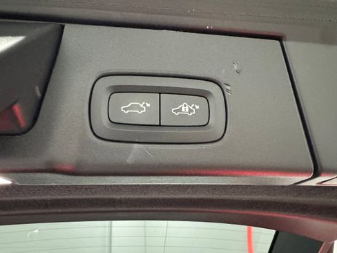 Used 2018 Volvo V90 T6 Cross Country w/ Convenience Package image 32