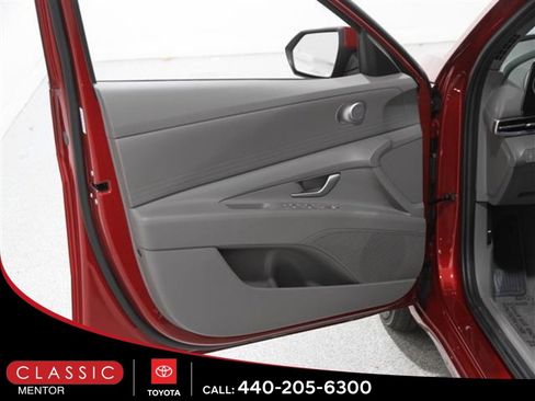 Used 2024 Hyundai Elantra SEL image 4