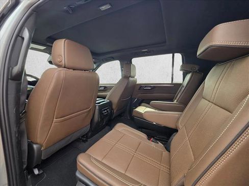 Used 2025 Chevrolet Suburban High Country w/ Sun And Tow Package RWD image 14