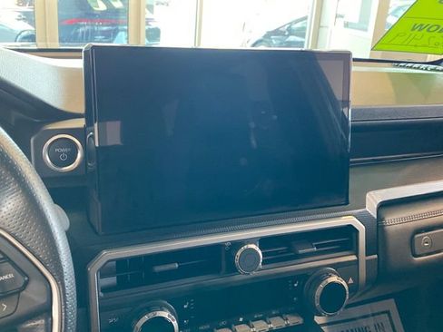 Certified 2025 Toyota 4Runner Limited AWD/4WD image 36