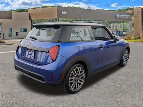 Used 2025 MINI Cooper 2-Door Hardtop image 3