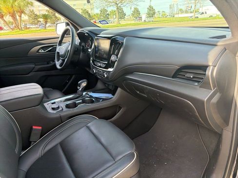 Used 2023 Chevrolet Traverse Premier image 16