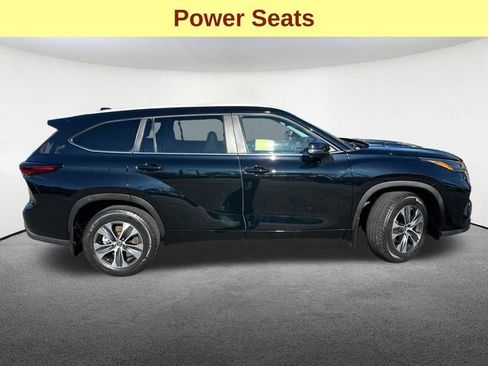 Used 2024 Toyota Highlander XLE AWD/4WD image 12