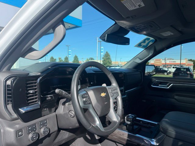 Used 2023 Chevrolet Silverado 1500 LTZ w/ LTZ Premium Package AWD/4WD image 7