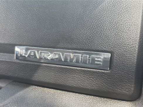 Used 2015 RAM 2500 Laramie w/ Black Appearance Group AWD/4WD image 11