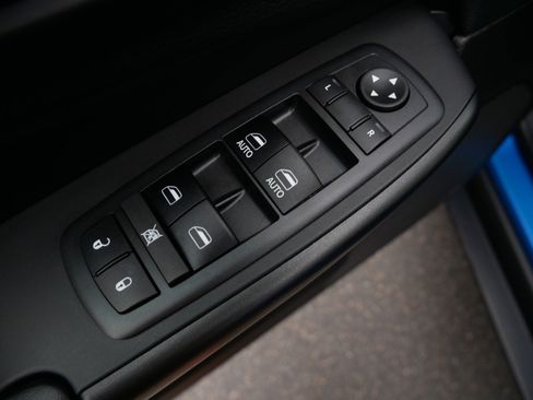 Used 2019 Jeep Cherokee Trailhawk w/ Cold Weather Group AWD/4WD image 19